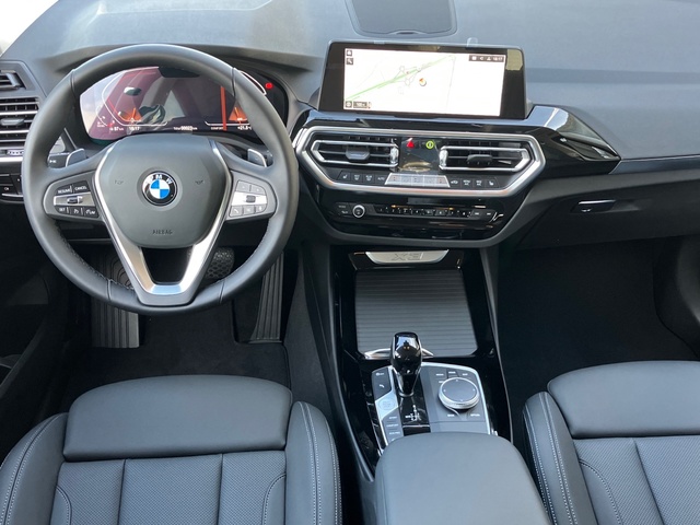 BMW X3 xDrive20d color Gris. Año 2023. 140KW(190CV). Diésel. En concesionario Bernesga Motor León (Bmw y Mini) de León
