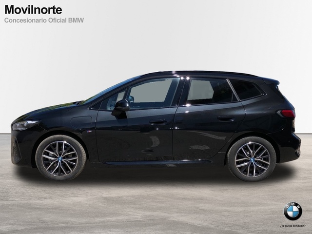 BMW Serie 2 225e Active Tourer color Negro. Año 2023. 180KW(245CV). Híbrido Electro/Gasolina. En concesionario Movilnorte Las Rozas de Madrid