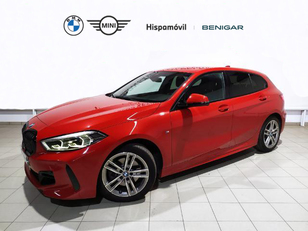 Fotos de BMW Serie 1 118d color Rojo. Año 2019. 110KW(150CV). Diésel. En concesionario Hispamovil Elche de Alicante
