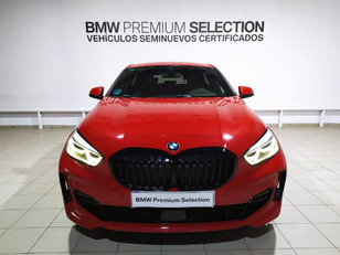 Fotos de BMW Serie 1 118d color Rojo. Año 2019. 110KW(150CV). Diésel. En concesionario Hispamovil Elche de Alicante