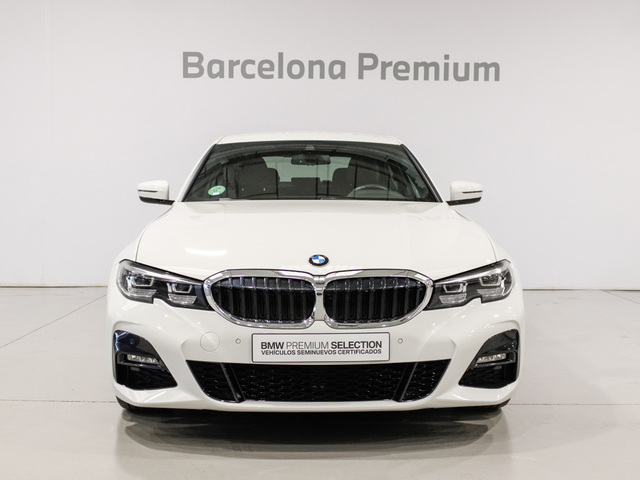 BMW Serie 3 320i color Blanco. Año 2022. 135KW(184CV). Gasolina. En concesionario Barcelona Premium -- GRAN VIA de Barcelona