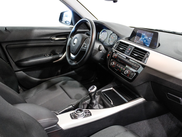 BMW Serie 1 116d color Negro. Año 2018. 85KW(116CV). Diésel. En concesionario Barcelona Premium -- GRAN VIA de Barcelona