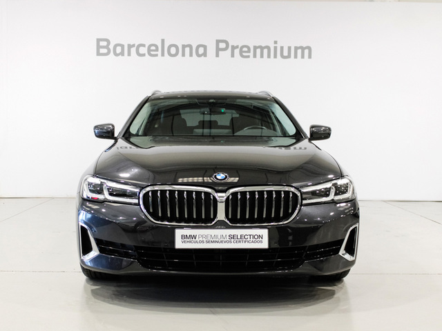 BMW Serie 5 530e Touring color Gris. Año 2021. 215KW(292CV). Híbrido Electro/Gasolina. En concesionario Barcelona Premium -- GRAN VIA de Barcelona