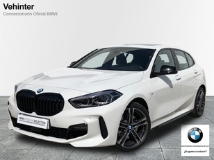 Fotos de BMW Serie 1 118d color Blanco. Año 2023. 110KW(150CV). Diésel. En concesionario Momentum S.A. de Madrid