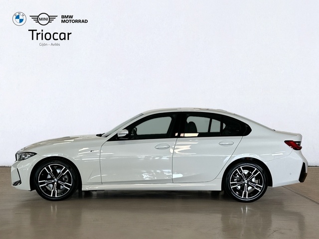BMW Serie 3 320d color Blanco. Año 2024. 140KW(190CV). Diésel. En concesionario Triocar Gijón (Bmw y Mini) de Asturias