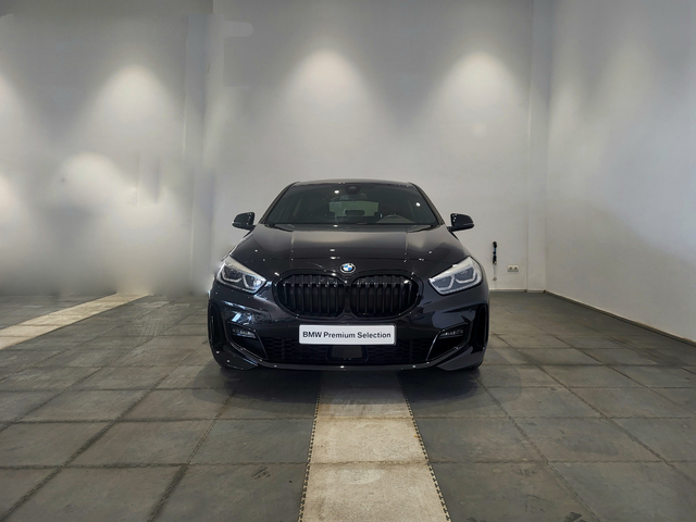 BMW Serie 1 118d color Negro. Año 2023. 110KW(150CV). Diésel. En concesionario Proa Premium Palma de Baleares