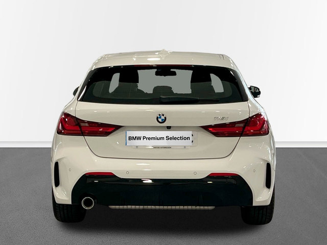 BMW Serie 1 118i color Blanco. Año 2024. 103KW(140CV). Gasolina. En concesionario Engasa S.A. de Valencia