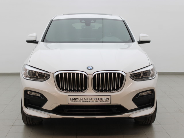 BMW X4 xDrive20d color Blanco. Año 2020. 140KW(190CV). Diésel. En concesionario Augusta Aragon S.A. de Zaragoza