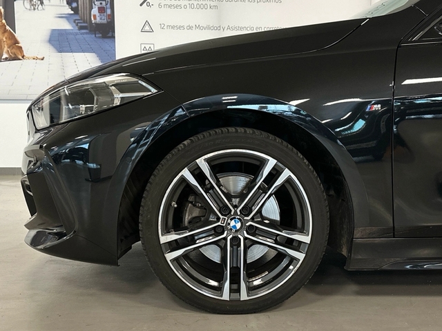 BMW Serie 1 118d color Negro. Año 2021. 110KW(150CV). Diésel. En concesionario Triocar Gijón (Bmw y Mini) de Asturias