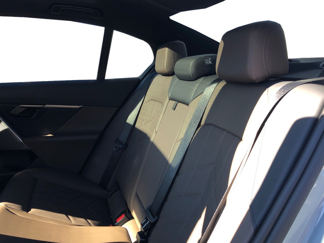 BMW i5 eDrive40 color Gris. Año 2023. 250KW(340CV). Eléctrico. En concesionario Auto Premier, S.A. - ALCALÁ DE HENARES de Madrid