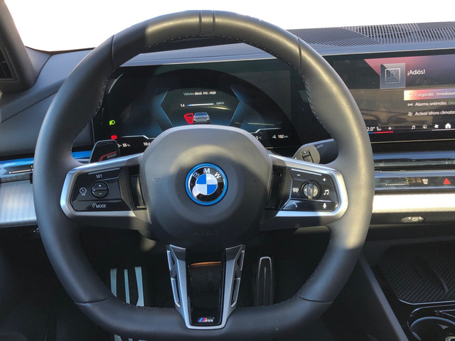 BMW i5 eDrive40 color Gris. Año 2023. 250KW(340CV). Eléctrico. En concesionario Auto Premier, S.A. - ALCALÁ DE HENARES de Madrid