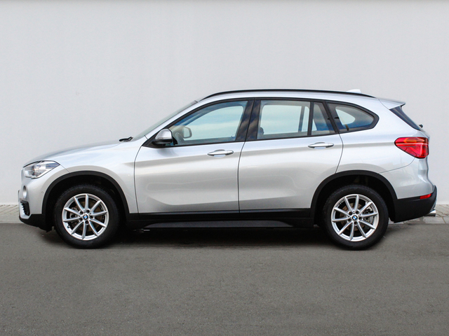 BMW X1 sDrive18i color Gris Plata. Año 2019. 103KW(140CV). Gasolina. En concesionario Barcelona Premium -- GRAN VIA de Barcelona
