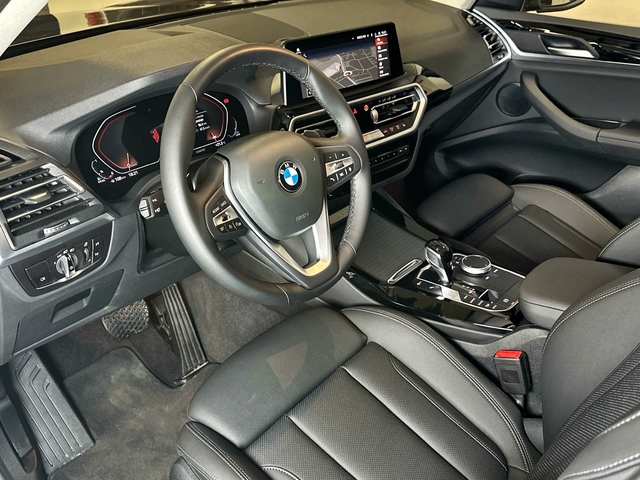 BMW X3 xDrive20d color Gris. Año 2023. 140KW(190CV). Diésel. En concesionario Triocar Avilés (Bmw y Mini) de Asturias