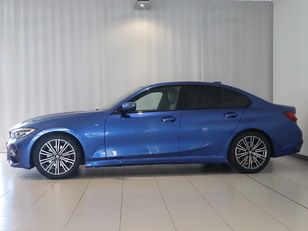 Fotos de BMW Serie 3 320i color Azul. Año 2021. 135KW(184CV). Gasolina. En concesionario Pruna Motor de Barcelona