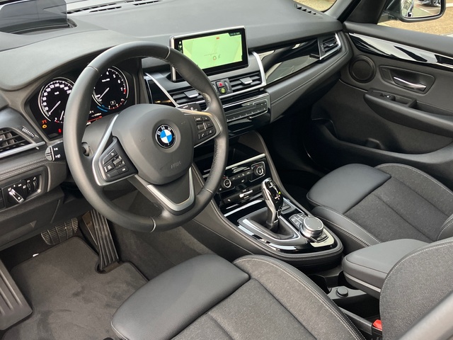 BMW Serie 2 218i Active Tourer color Azul. Año 2018. 103KW(140CV). Gasolina. En concesionario Bernesga Motor León (Bmw y Mini) de León