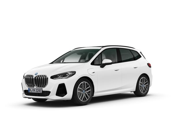 BMW Serie 2 225e Active Tourer color Blanco. Año 2023. 180KW(245CV). Híbrido Electro/Gasolina. En concesionario Movilnorte El Carralero de Madrid