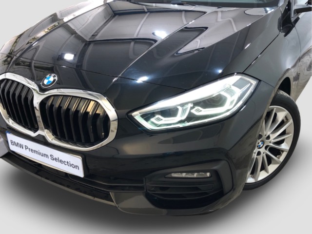 BMW Serie 1 118i color Negro. Año 2020. 103KW(140CV). Gasolina. En concesionario Movilnorte Las Rozas de Madrid