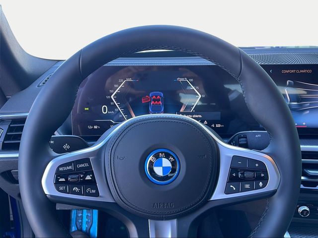 BMW i4 eDrive40 color Azul. Año 2024. 250KW(340CV). Eléctrico. En concesionario Carteya Motor | Campo de Gibraltar de Cádiz