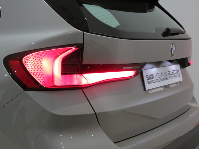 BMW X1 sDrive18d color Gris Plata. Año 2024. 110KW(150CV). Diésel. En concesionario EL VERGER Automoviles Fersan, S.A. de Alicante