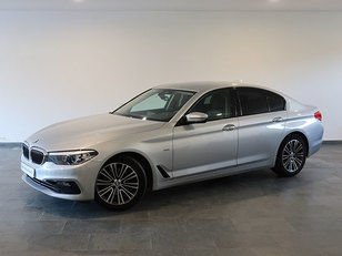 Fotos de BMW Serie 5 520d color Gris Plata. Año 2019. 140KW(190CV). Diésel. En concesionario Autogal de Ourense