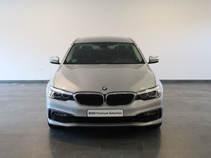 Fotos de BMW Serie 5 520d color Gris Plata. Año 2019. 140KW(190CV). Diésel. En concesionario Autogal de Ourense