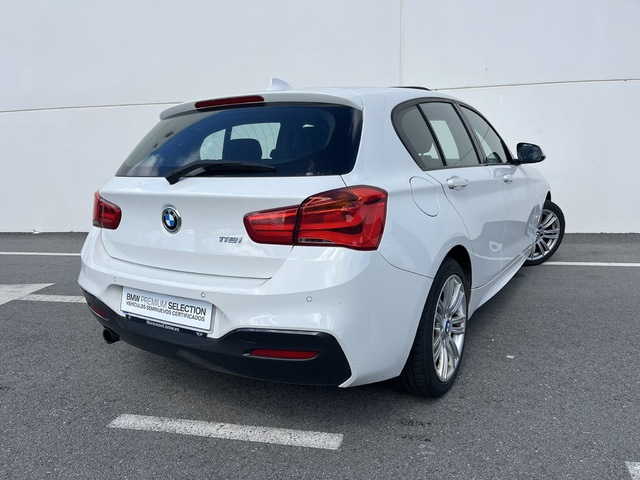 BMW Serie 1 118i color Blanco. Año 2017. 100KW(136CV). Gasolina. En concesionario Novomóvil Oleiros de Coruña