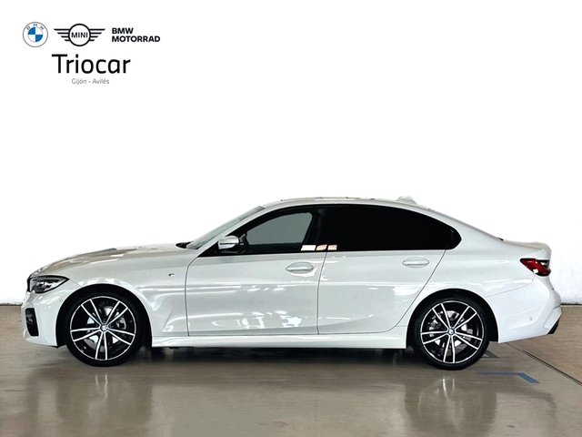 BMW Serie 3 320d color Blanco. Año 2022. 140KW(190CV). Diésel. En concesionario Triocar Gijón (Bmw y Mini) de Asturias