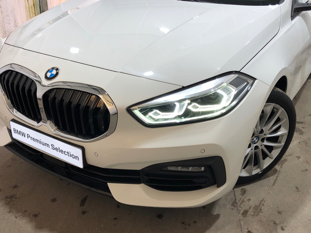 BMW Serie 1 118i color Blanco. Año 2019. 103KW(140CV). Gasolina. En concesionario Movilnorte El Plantio de Madrid