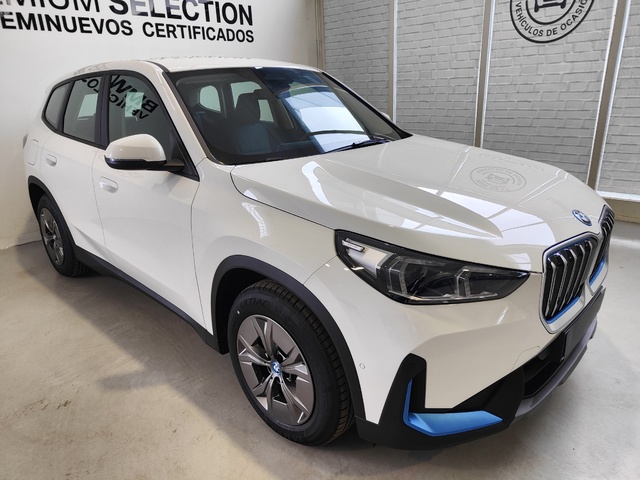 BMW iX1 xDrive30 color Blanco. Año 2024. 230KW(313CV). Eléctrico. En concesionario Lurauto - Gipuzkoa de Guipuzcoa