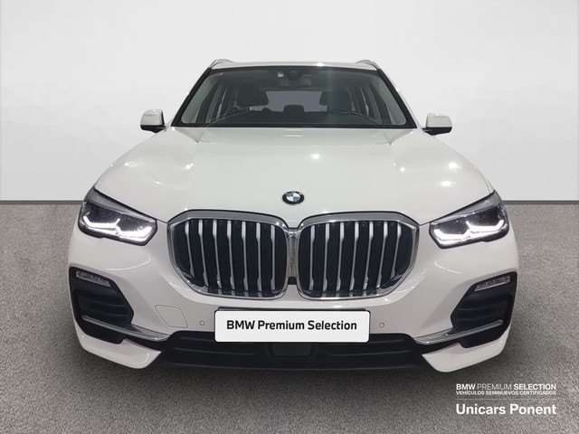 BMW X5 xDrive30d color Blanco. Año 2018. 195KW(265CV). Diésel. En concesionario Unicars de Lleida