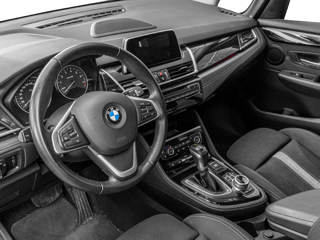 BMW Serie 2 225xe iPerformance Active Tourer color Gris Plata. Año 2017. 165KW(224CV). Híbrido Electro/Gasolina. En concesionario Caetano Cuzco, Alcalá de Madrid