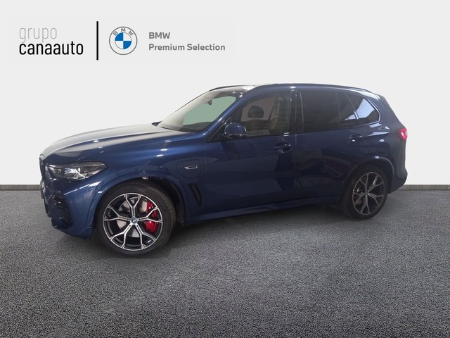 BMW X5 xDrive45e color Azul. Año 2022. 290KW(394CV). Híbrido Electro/Gasolina. En concesionario CANAAUTO - TACO de Sta. C. Tenerife