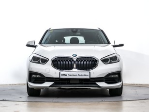Fotos de BMW Serie 1 118i color Blanco. Año 2021. 103KW(140CV). Gasolina. En concesionario Oliva Motor Tarragona de Tarragona