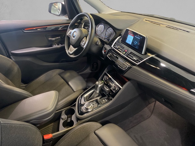 BMW Serie 2 225xe iPerformance Active Tourer color Blanco. Año 2019. 165KW(224CV). Híbrido Electro/Gasolina. En concesionario Marmotor de Las Palmas