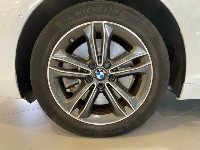 BMW Serie 2 225xe iPerformance Active Tourer color Blanco. Año 2019. 165KW(224CV). Híbrido Electro/Gasolina. En concesionario Marmotor de Las Palmas