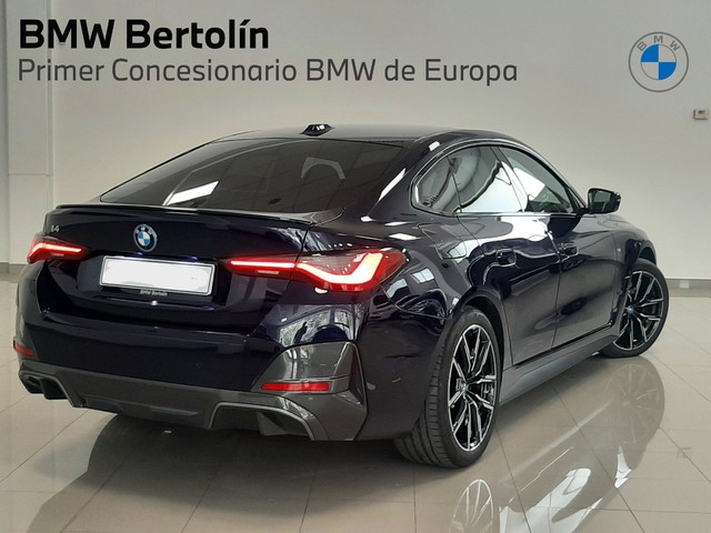 BMW i4 eDrive40 color Azul. Año 2024. 250KW(340CV). Eléctrico. En concesionario Automoviles Bertolin S.L. de Valencia