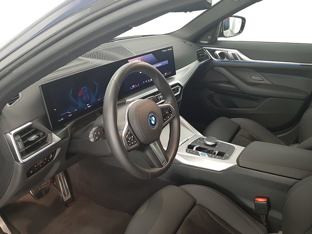 BMW i4 eDrive40 color Azul. Año 2024. 250KW(340CV). Eléctrico. En concesionario Automoviles Bertolin S.L. de Valencia