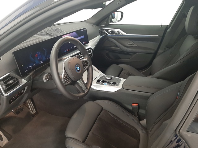 BMW i4 eDrive40 color Azul. Año 2024. 250KW(340CV). Eléctrico. En concesionario Automoviles Bertolin S.L. de Valencia