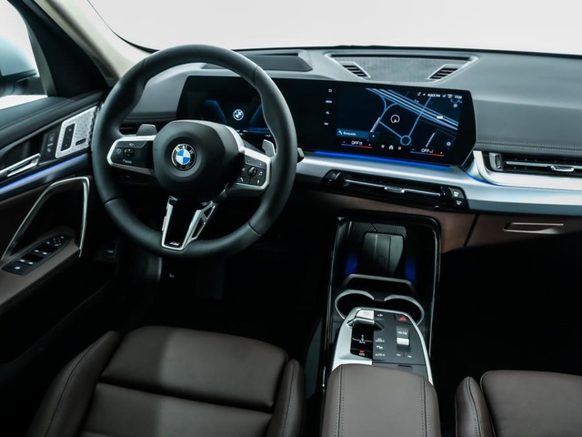 BMW X1 sDrive18i color Blanco. Año 2024. 100KW(136CV). Gasolina. En concesionario Oliva Motor Tarragona de Tarragona