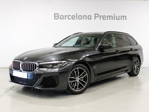 Fotos de BMW Serie 5 520d Touring color Gris. Año 2023. 140KW(190CV). Diésel. En concesionario Barcelona Premium -- GRAN VIA de Barcelona