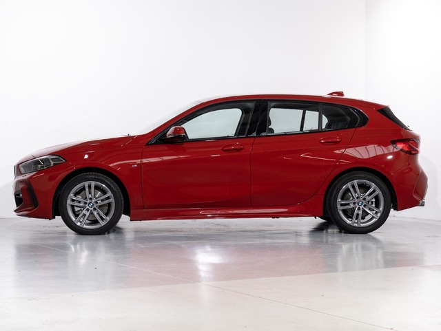 BMW Serie 1 118i color Rojo. Año 2024. 103KW(140CV). Gasolina. En concesionario Oliva Motor Girona de Girona