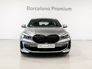 Fotos de BMW Serie 1 118d color Gris. Año 2022. 110KW(150CV). Diésel. En concesionario Barcelona Premium -- GRAN VIA de Barcelona
