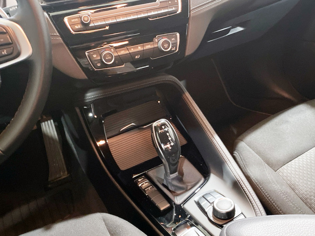 BMW X2 sDrive18d color Blanco. Año 2021. 110KW(150CV). Diésel. En concesionario Burgocar (Bmw y Mini) de Burgos