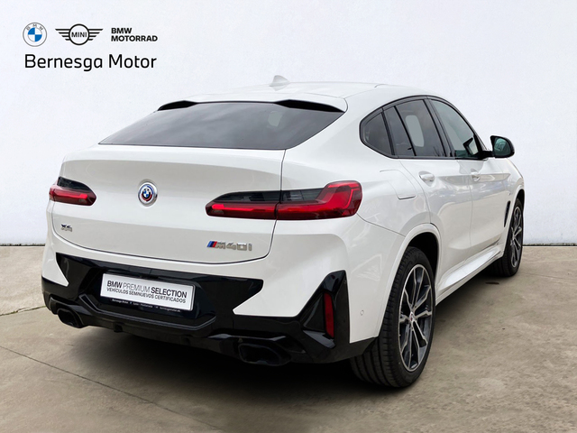 BMW X4 M40i color Blanco. Año 2022. 265KW(360CV). Gasolina. En concesionario Bernesga Motor León (Bmw y Mini) de León