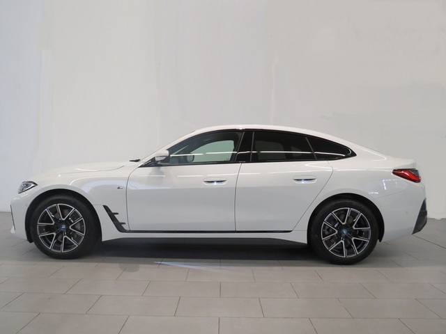 BMW i4 eDrive40 color Blanco. Año 2024. 250KW(340CV). Eléctrico. En concesionario Lugauto S.A. de Lugo