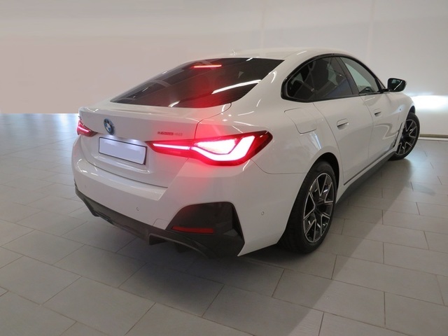 BMW i4 eDrive40 color Blanco. Año 2024. 250KW(340CV). Eléctrico. En concesionario Lugauto S.A. de Lugo