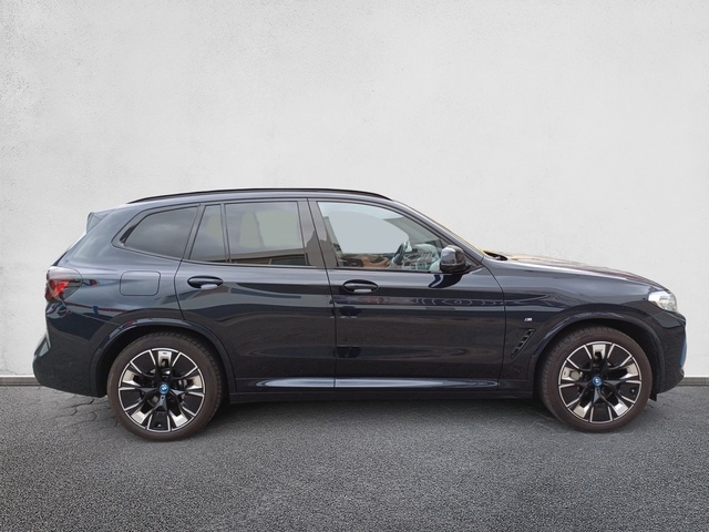 BMW iX3 M Sport color Negro. Año 2024. 210KW(286CV). Eléctrico. En concesionario Marmotor de Las Palmas