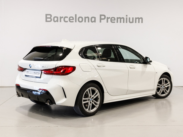 BMW Serie 1 118d color Blanco. Año 2023. 110KW(150CV). Diésel. En concesionario Barcelona Premium -- GRAN VIA de Barcelona