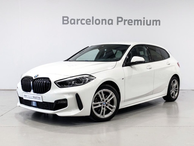 BMW Serie 1 118d color Blanco. Año 2021. 110KW(150CV). Diésel. En concesionario Barcelona Premium -- GRAN VIA de Barcelona