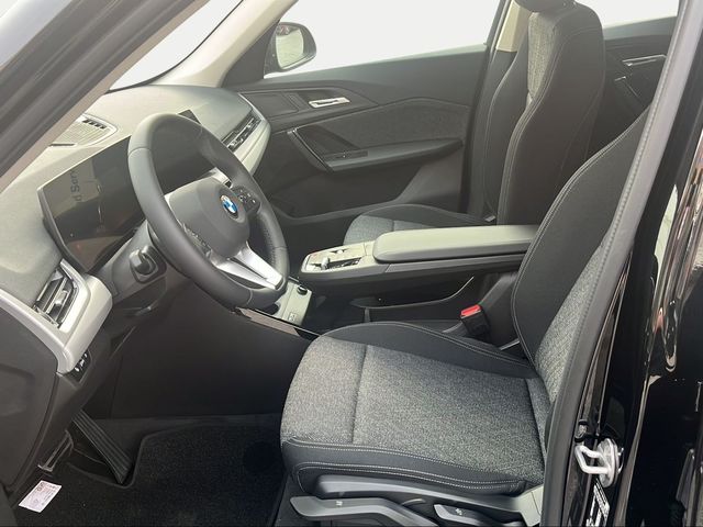 BMW X1 sDrive18d color Negro. Año 2024. 110KW(150CV). Diésel. En concesionario Ilbira Motor | Granada de Granada